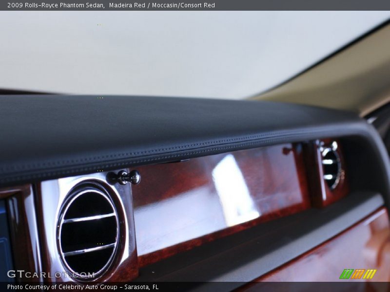 Madeira Red / Moccasin/Consort Red 2009 Rolls-Royce Phantom Sedan