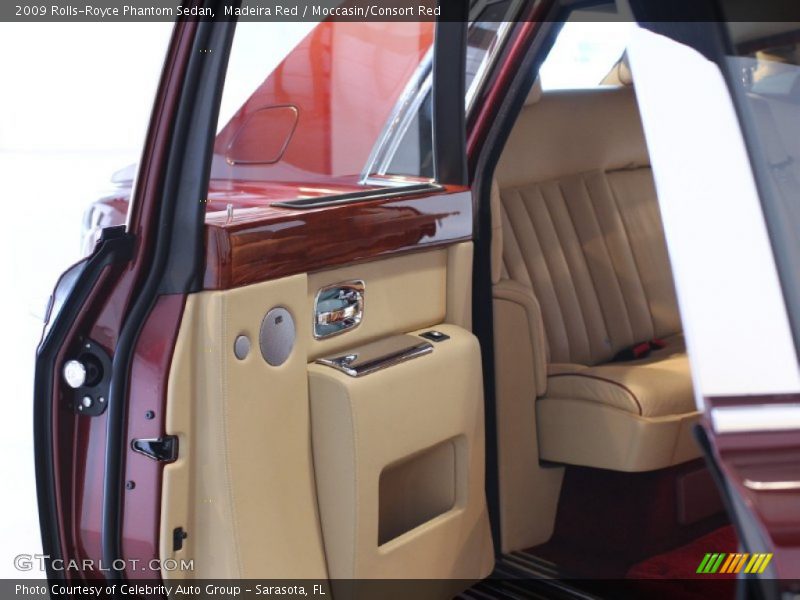 Madeira Red / Moccasin/Consort Red 2009 Rolls-Royce Phantom Sedan