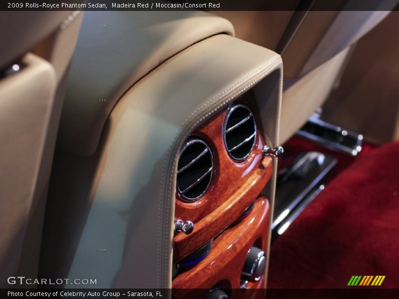 Madeira Red / Moccasin/Consort Red 2009 Rolls-Royce Phantom Sedan