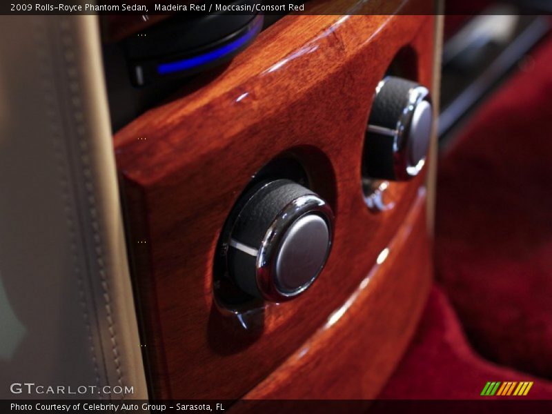 Madeira Red / Moccasin/Consort Red 2009 Rolls-Royce Phantom Sedan