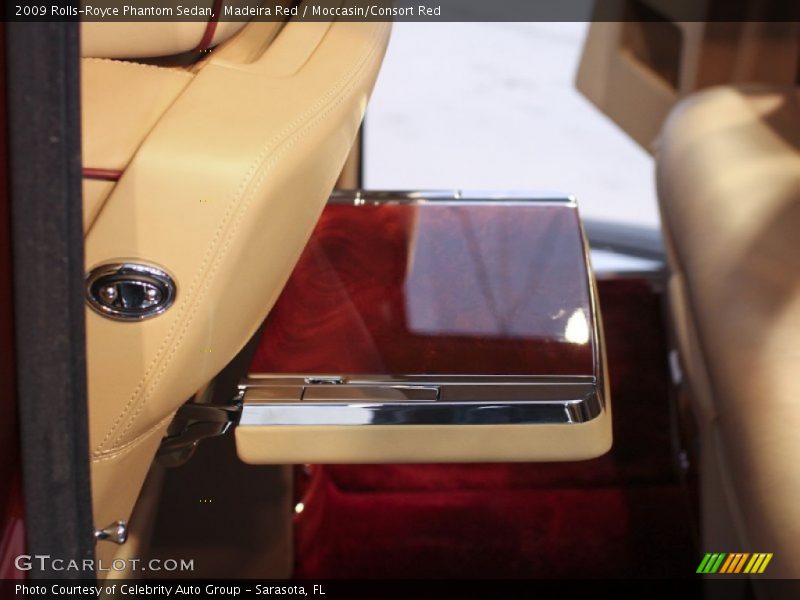 Madeira Red / Moccasin/Consort Red 2009 Rolls-Royce Phantom Sedan