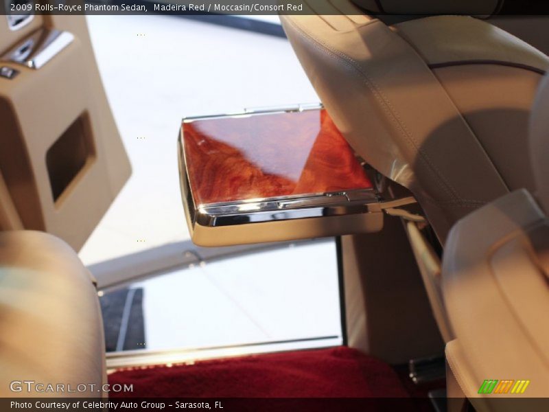 Madeira Red / Moccasin/Consort Red 2009 Rolls-Royce Phantom Sedan
