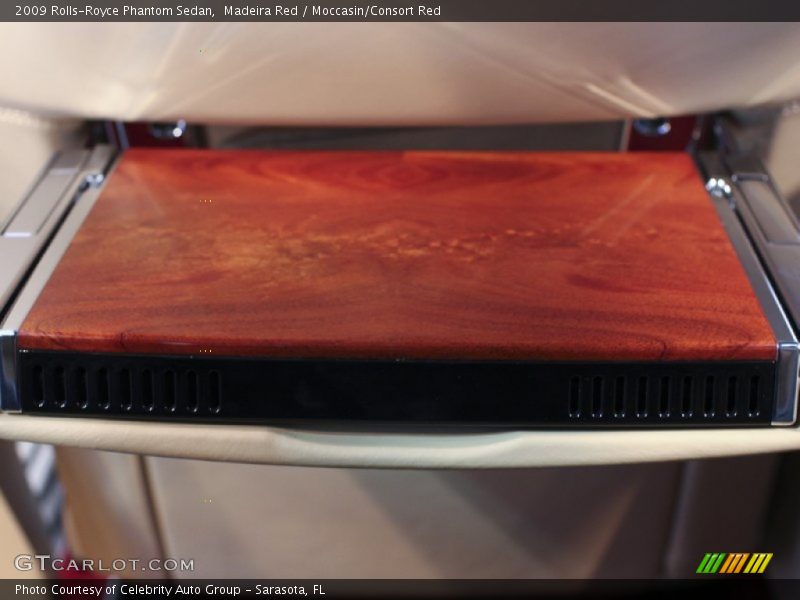 Madeira Red / Moccasin/Consort Red 2009 Rolls-Royce Phantom Sedan