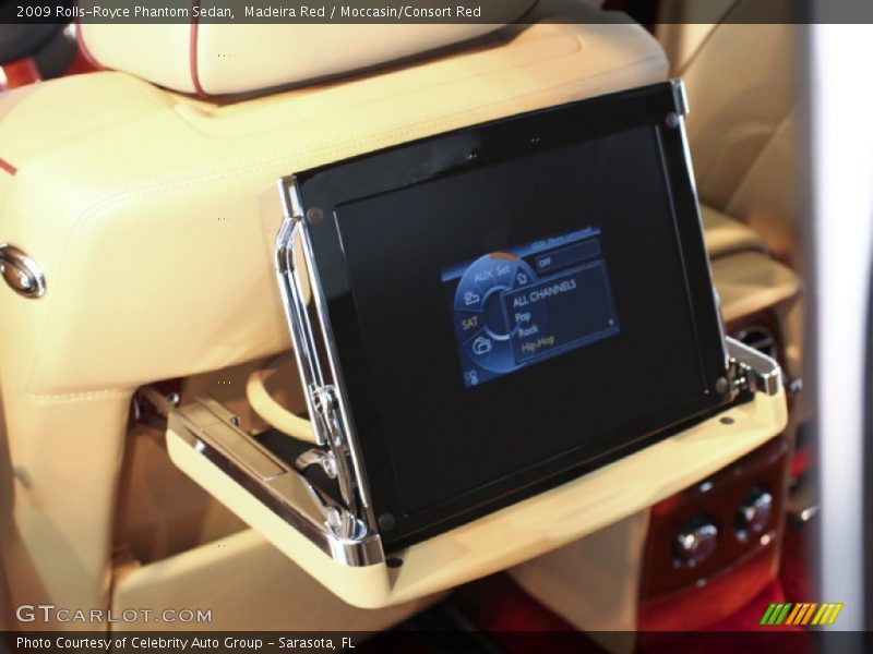 Madeira Red / Moccasin/Consort Red 2009 Rolls-Royce Phantom Sedan