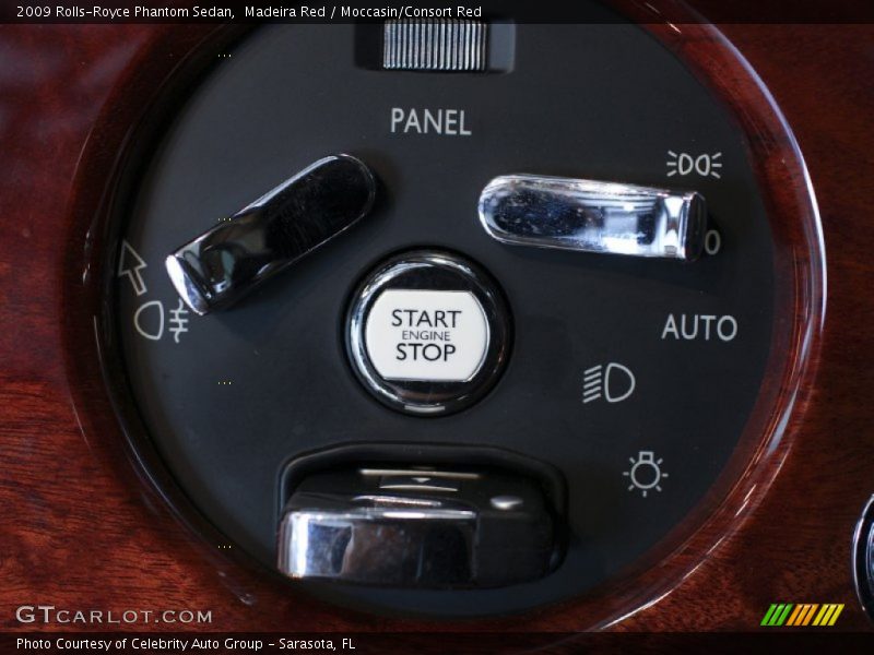 Madeira Red / Moccasin/Consort Red 2009 Rolls-Royce Phantom Sedan