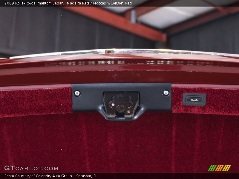 Madeira Red / Moccasin/Consort Red 2009 Rolls-Royce Phantom Sedan