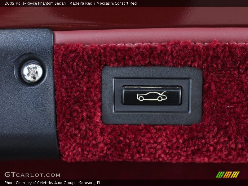 Madeira Red / Moccasin/Consort Red 2009 Rolls-Royce Phantom Sedan