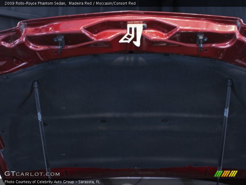 Madeira Red / Moccasin/Consort Red 2009 Rolls-Royce Phantom Sedan