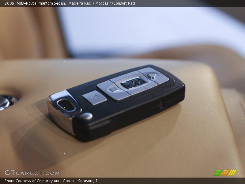 Keys of 2009 Phantom Sedan