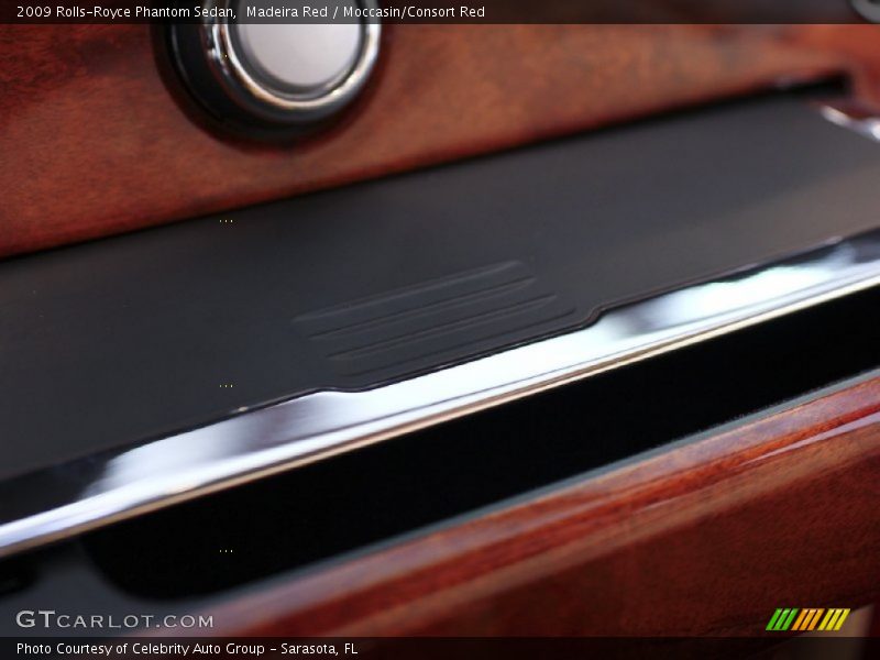 Madeira Red / Moccasin/Consort Red 2009 Rolls-Royce Phantom Sedan