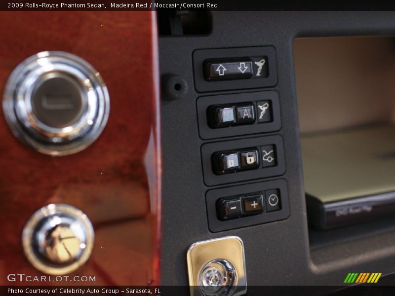 Controls of 2009 Phantom Sedan