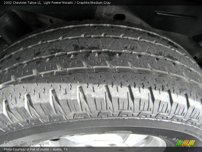 Light Pewter Metallic / Graphite/Medium Gray 2002 Chevrolet Tahoe LS