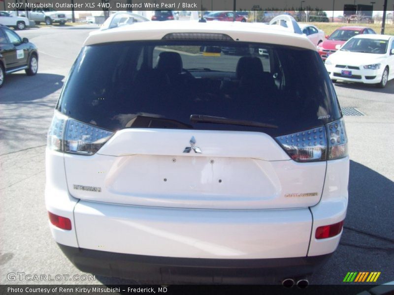 Diamond White Pearl / Black 2007 Mitsubishi Outlander XLS 4WD