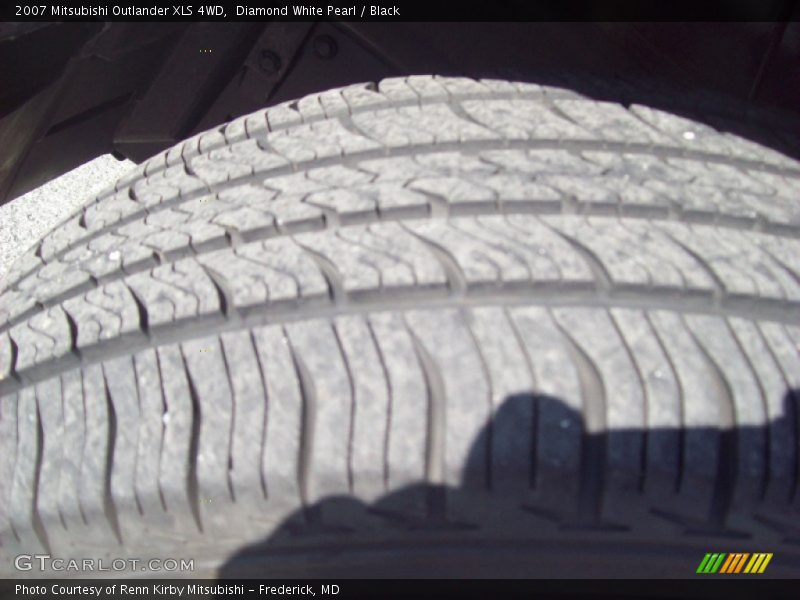Diamond White Pearl / Black 2007 Mitsubishi Outlander XLS 4WD