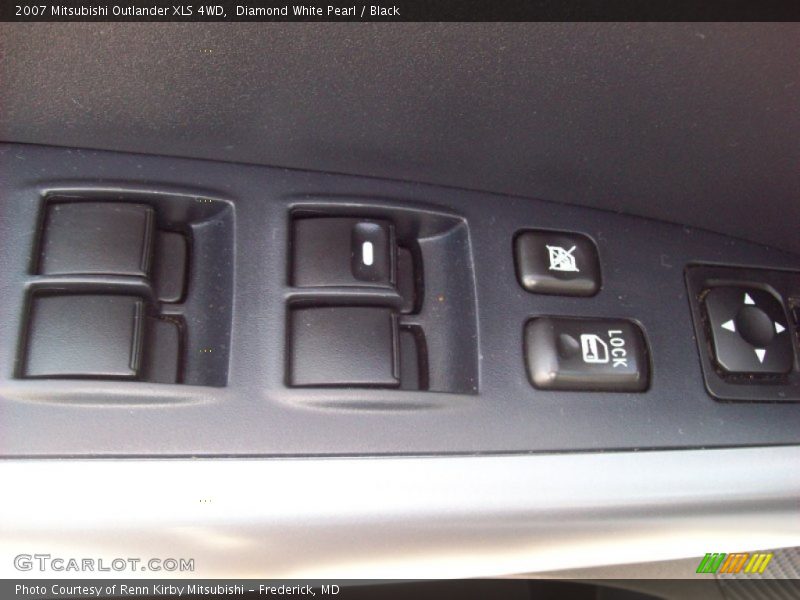Diamond White Pearl / Black 2007 Mitsubishi Outlander XLS 4WD