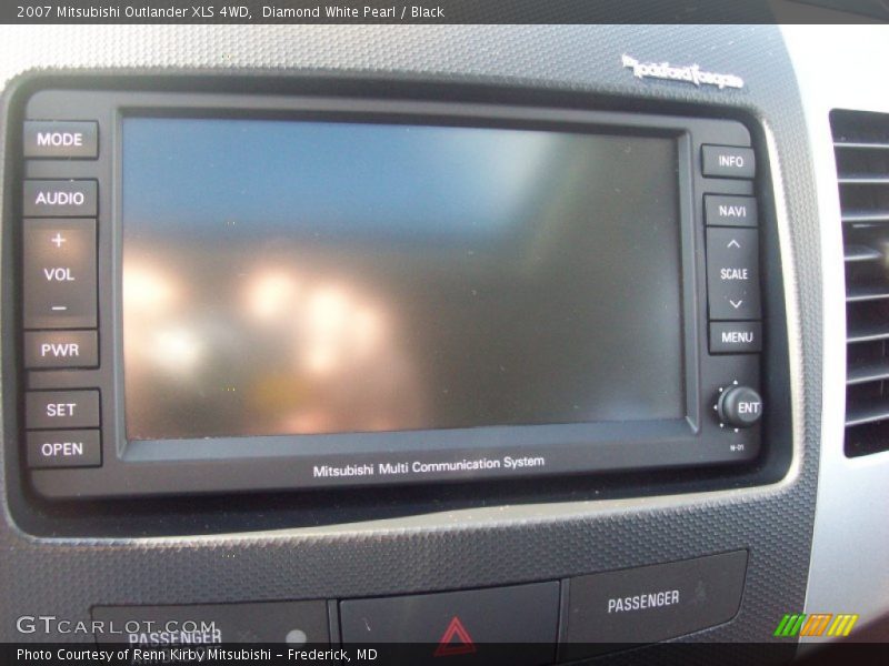 Diamond White Pearl / Black 2007 Mitsubishi Outlander XLS 4WD