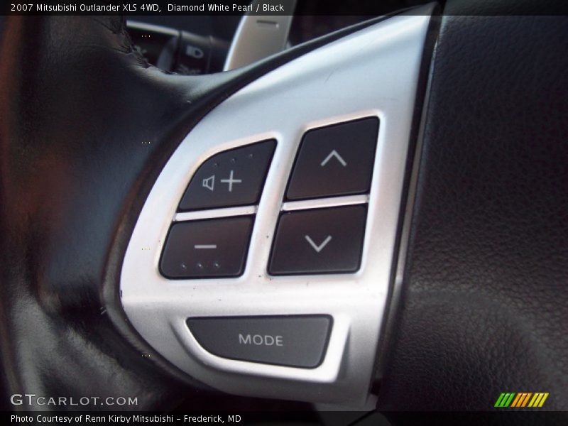 Diamond White Pearl / Black 2007 Mitsubishi Outlander XLS 4WD