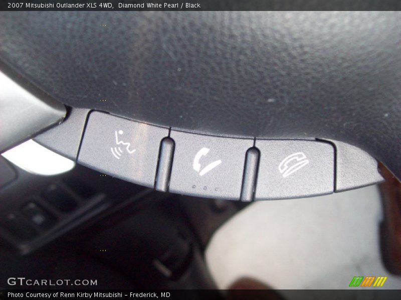 Diamond White Pearl / Black 2007 Mitsubishi Outlander XLS 4WD