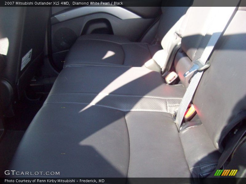Diamond White Pearl / Black 2007 Mitsubishi Outlander XLS 4WD
