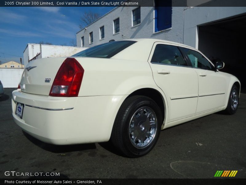 Cool Vanilla / Dark Slate Gray/Light Graystone 2005 Chrysler 300 Limited