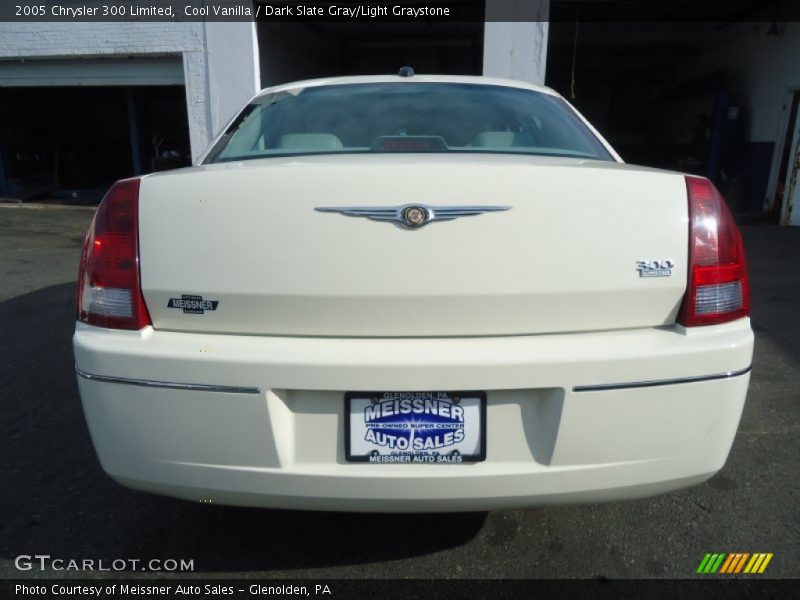 Cool Vanilla / Dark Slate Gray/Light Graystone 2005 Chrysler 300 Limited