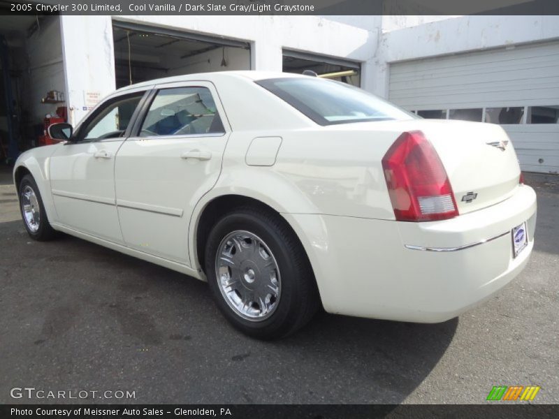 Cool Vanilla / Dark Slate Gray/Light Graystone 2005 Chrysler 300 Limited