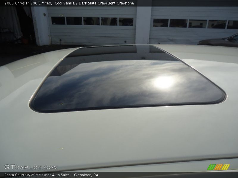 Cool Vanilla / Dark Slate Gray/Light Graystone 2005 Chrysler 300 Limited