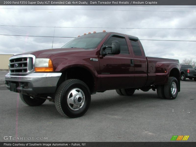 Front 3/4 View of 2000 F350 Super Duty XLT Extended Cab 4x4 Dually