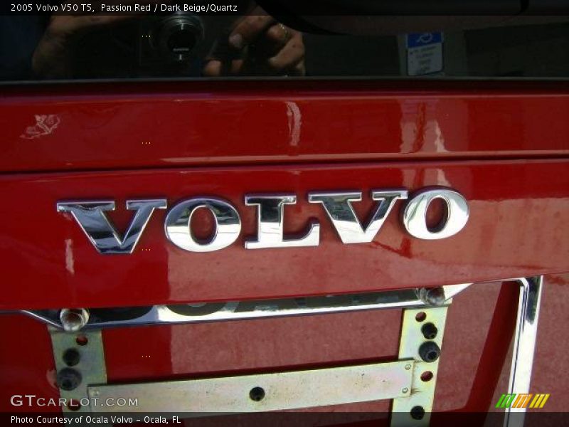 Passion Red / Dark Beige/Quartz 2005 Volvo V50 T5