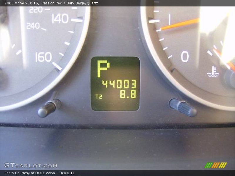 Passion Red / Dark Beige/Quartz 2005 Volvo V50 T5