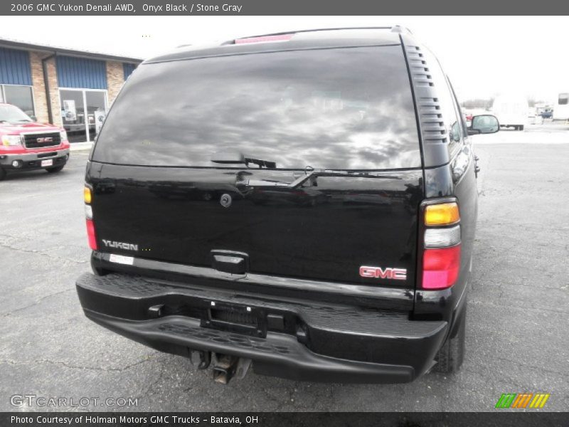 Onyx Black / Stone Gray 2006 GMC Yukon Denali AWD
