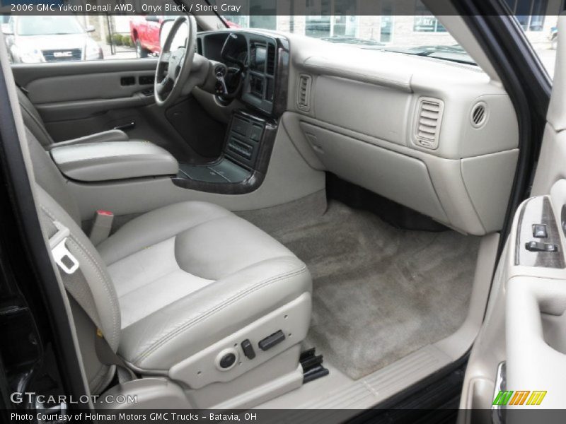 Onyx Black / Stone Gray 2006 GMC Yukon Denali AWD