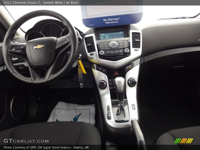 Summit White / Jet Black 2011 Chevrolet Cruze LT
