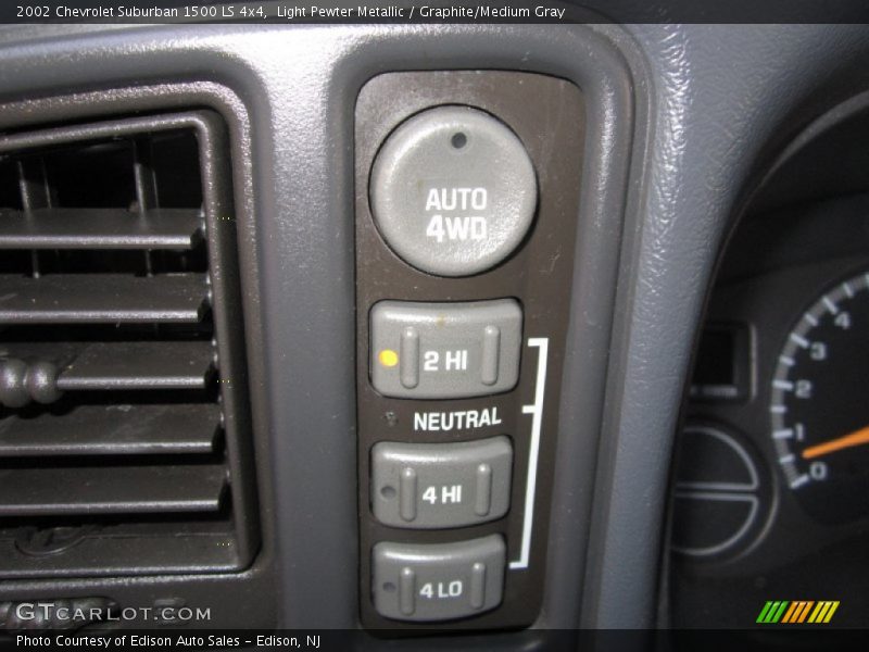 Light Pewter Metallic / Graphite/Medium Gray 2002 Chevrolet Suburban 1500 LS 4x4