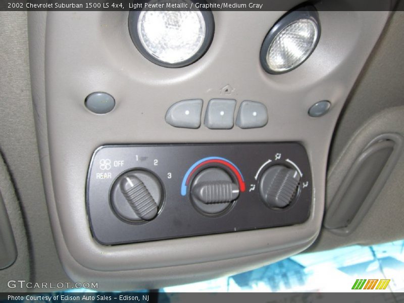 Light Pewter Metallic / Graphite/Medium Gray 2002 Chevrolet Suburban 1500 LS 4x4