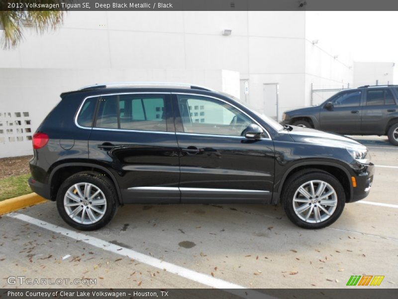Deep Black Metallic / Black 2012 Volkswagen Tiguan SE