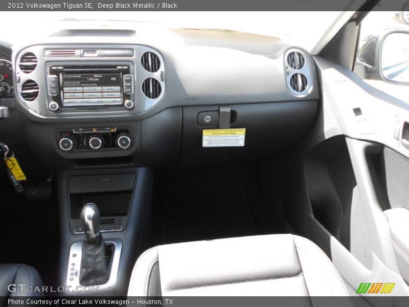 Deep Black Metallic / Black 2012 Volkswagen Tiguan SE