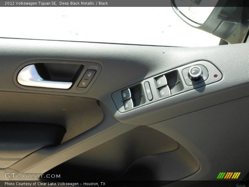 Deep Black Metallic / Black 2012 Volkswagen Tiguan SE