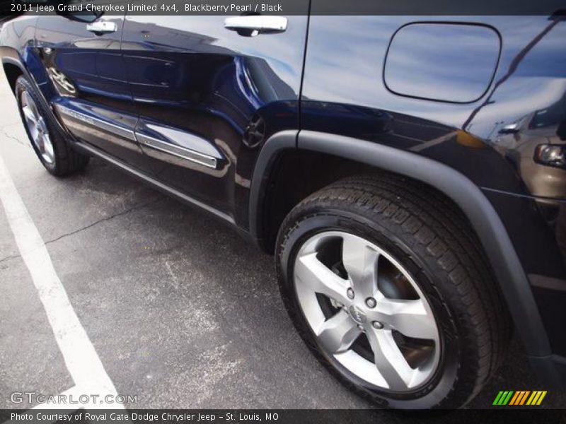 Blackberry Pearl / Black 2011 Jeep Grand Cherokee Limited 4x4