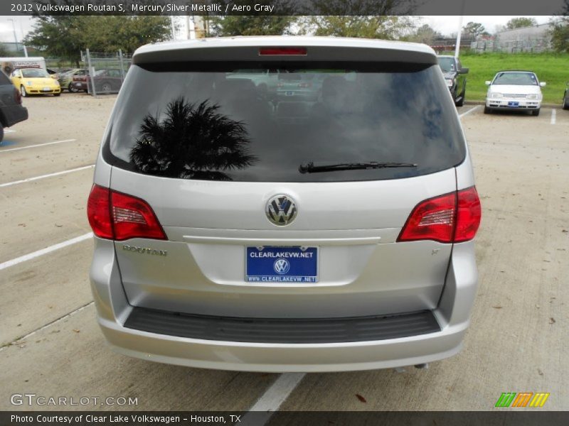 Mercury Silver Metallic / Aero Gray 2012 Volkswagen Routan S