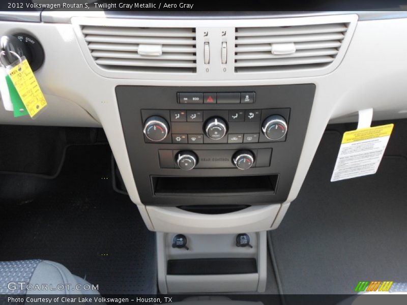 Twilight Gray Metallic / Aero Gray 2012 Volkswagen Routan S
