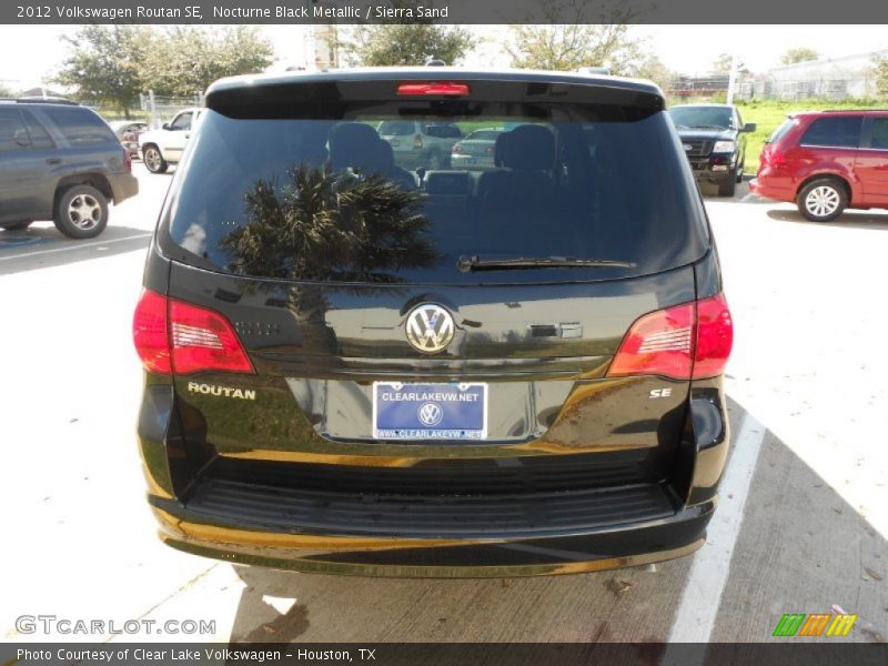Nocturne Black Metallic / Sierra Sand 2012 Volkswagen Routan SE
