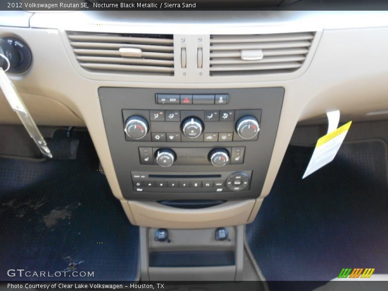 Nocturne Black Metallic / Sierra Sand 2012 Volkswagen Routan SE