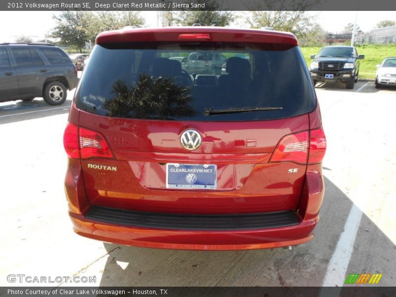Deep Claret Red Metallic / Sierra Sand 2012 Volkswagen Routan SE