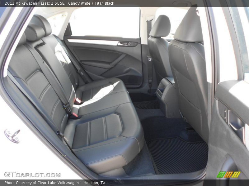 Candy White / Titan Black 2012 Volkswagen Passat 2.5L SE