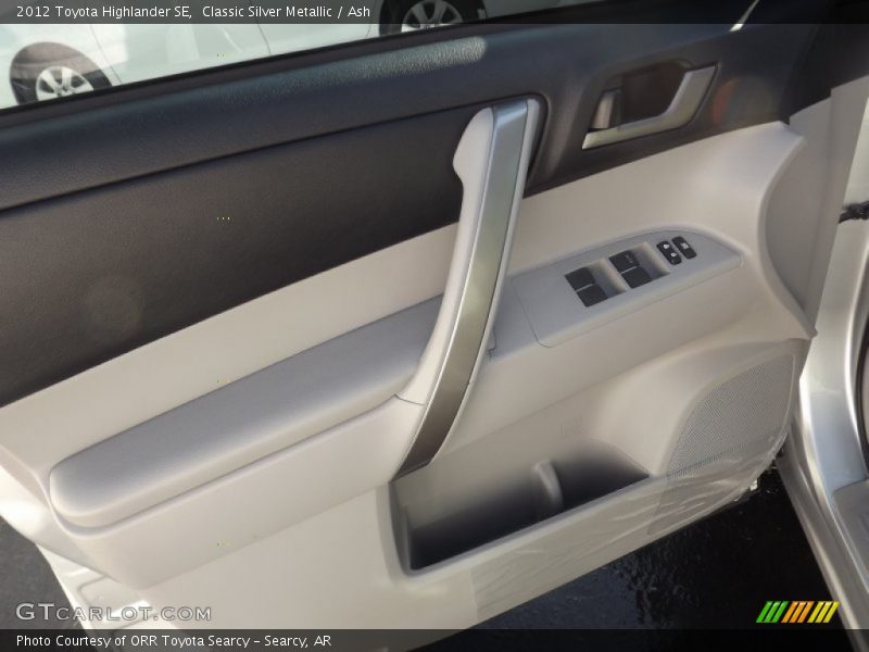 Classic Silver Metallic / Ash 2012 Toyota Highlander SE