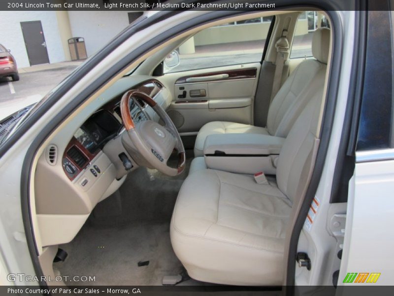  2004 Town Car Ultimate Medium Dark Parchment/Light Parchment Interior