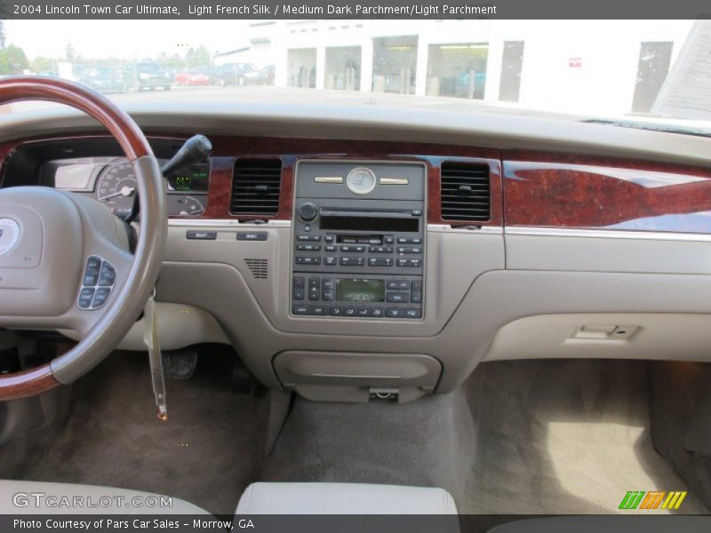 Dashboard of 2004 Town Car Ultimate