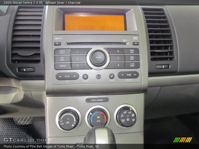 Brilliant Silver / Charcoal 2009 Nissan Sentra 2.0 SR