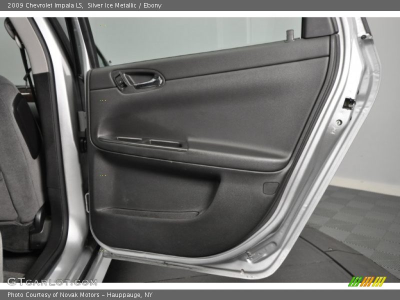 Silver Ice Metallic / Ebony 2009 Chevrolet Impala LS